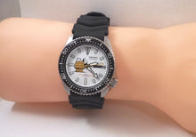 Load image into Gallery viewer, PRE_OWNED SEIKO 6309 SNOOPY MOD DIVERS WATCH AUTOMATIC DAY DATE WATCH FULLY SERVICED