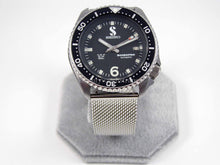 Load image into Gallery viewer, Pre-Owned Seiko Automatic 7002 Vintage Divers Watch Scubapro Dial modification. Milanese Mesh Strap. Overhauled Serviced.