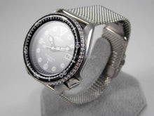 Load image into Gallery viewer, Seiko Submariner Grey Dial "Ghost" Automatic Scuba Divers Date Watch 7002 on James Bond Milanese Mesh Strap Overhauled Serviced