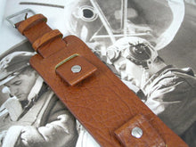 Load image into Gallery viewer, Brown vintage soft leather bund strap for Breitling, Omega, Bell & Ross, Pilots, Divers Watch 22mm