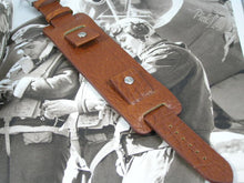 Load image into Gallery viewer, Brown vintage soft leather bund strap for Breitling, Omega, Bell & Ross, Pilots, Divers Watch 22mm