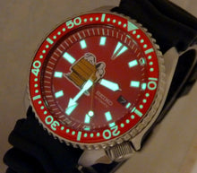 Load image into Gallery viewer, Pre-Owned Seiko Ceramic Red Snoopy Peanuts Automatic Scuba Divers Date Watch 7002 Overhauled Serviced