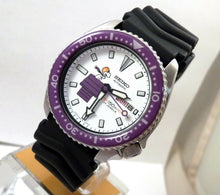 Load image into Gallery viewer, Pre-Owned Seiko Purple Ceramic Snoopy Red Baron Automatic Diver Day Date Watch 6309