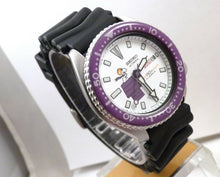 Load image into Gallery viewer, Pre-Owned Seiko Purple Ceramic Snoopy Red Baron Automatic Diver Day Date Watch 6309