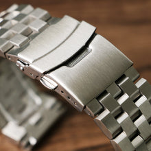 Load image into Gallery viewer, Stainless Steel Bracelet for all Omega Watch Models - Seamaster, Speedmaster, Planet Ocean. 18mm 20mm. 22mm.
