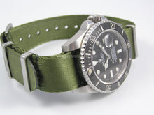 Load image into Gallery viewer, Military Green Premium Dense Twill NATO® strap for luxury watches 22mm

