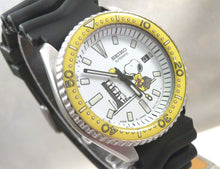 Load image into Gallery viewer, Pre-Owned Seiko Ceramic White Snoopy Astronaut Automatic Divers Date Watch 7002 Mod Overhauled Serviced
