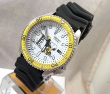 Load image into Gallery viewer, Pre-Owned Seiko Ceramic White Snoopy Astronaut Automatic Divers Date Watch 7002 Mod Overhauled Serviced
