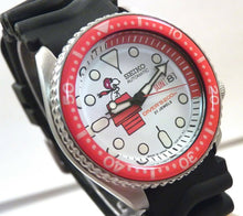 Load image into Gallery viewer, Seiko Ceramic Snoopy Red Baron Automatic Divers Day Date Watch SKX007 7S26-0020  Media 1 of 7
